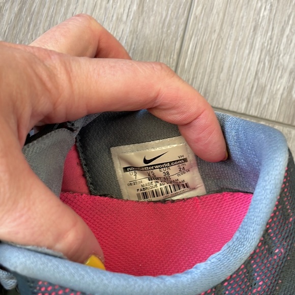 Nikes Running - Picture 7 of 8